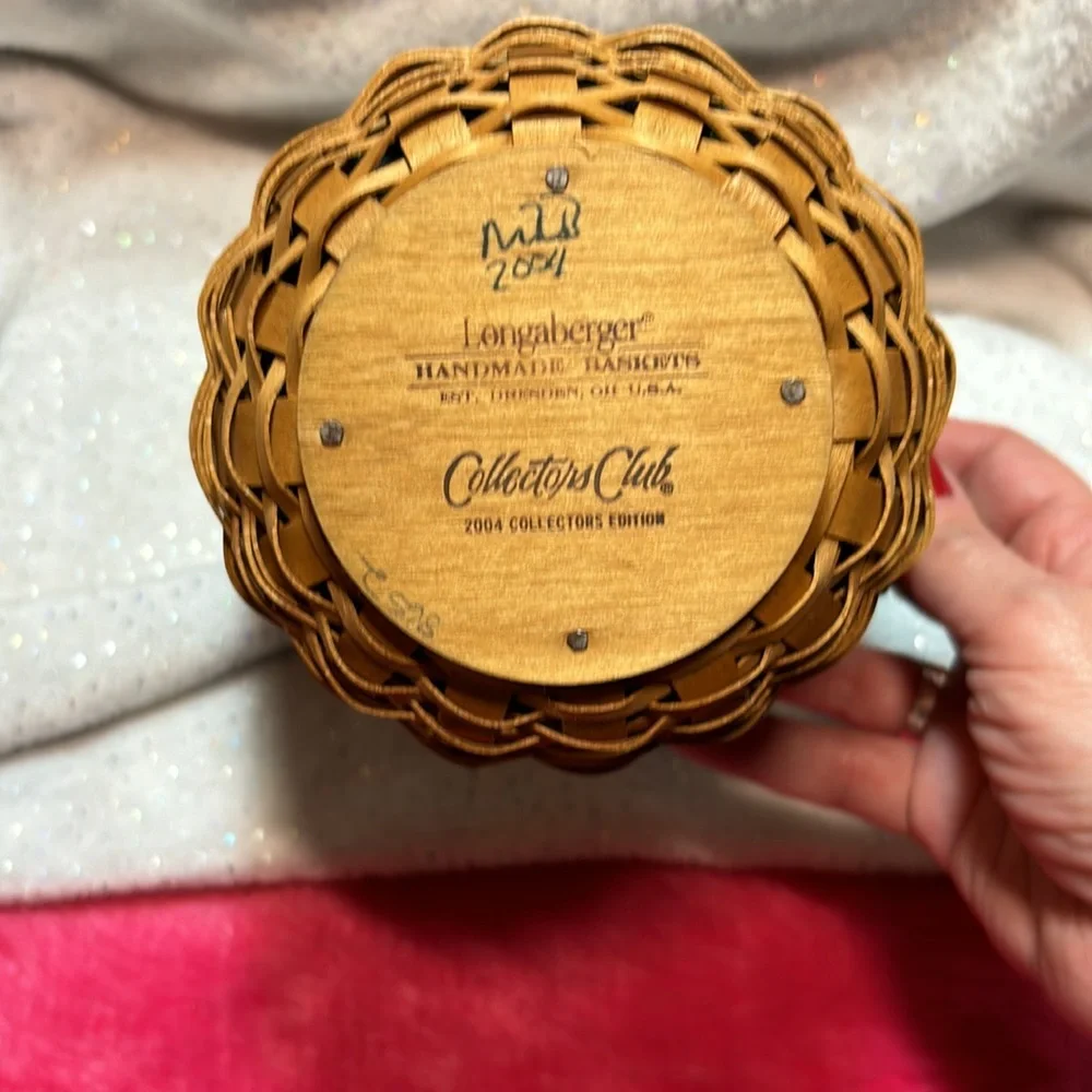 Longaberger 2004 Collectors Club Basket